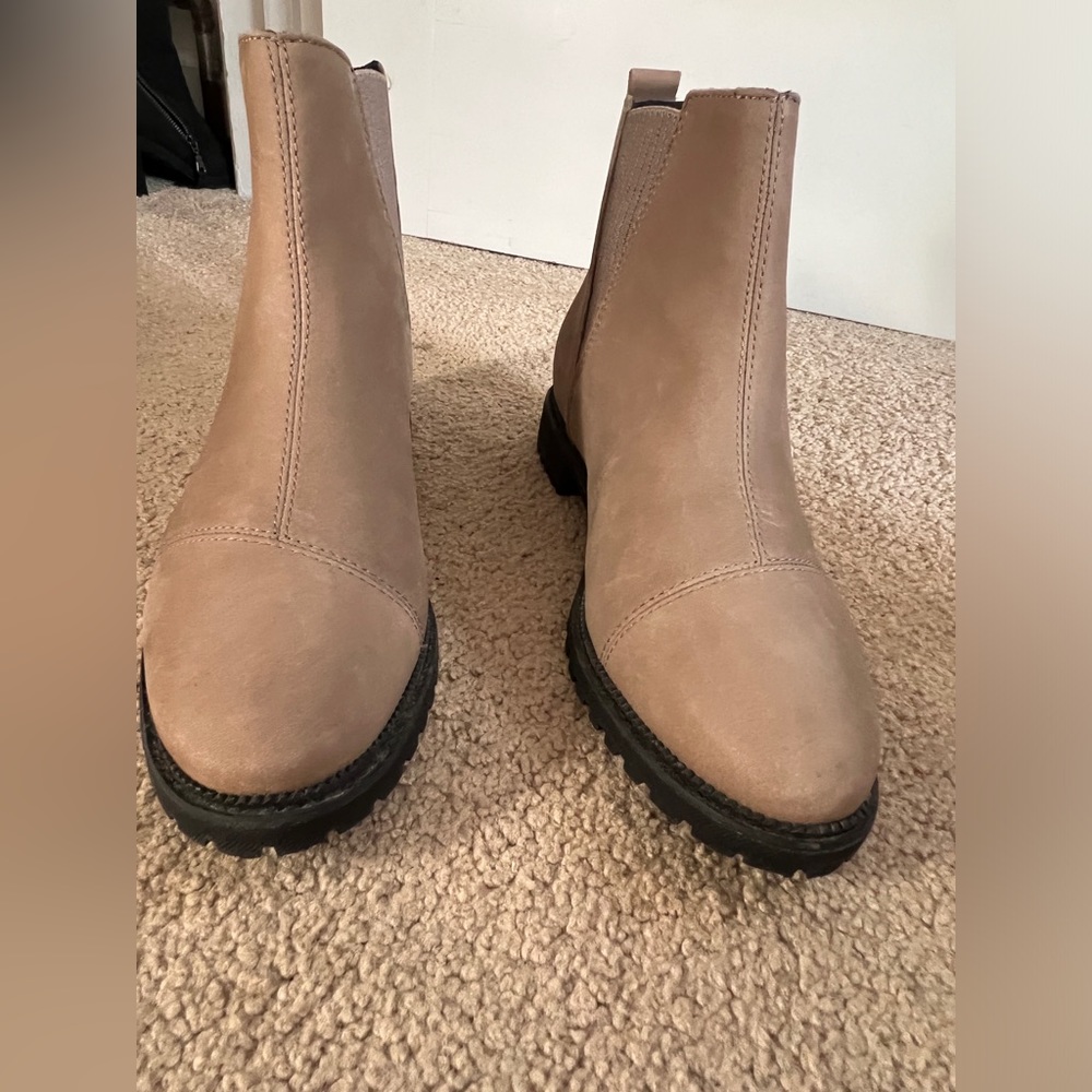 Toms boots, 7.5 Women’s, 93% leather, never worn!